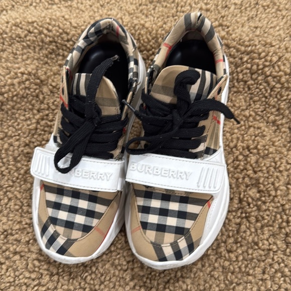 Burberry sneakers - Picture 1 of 2